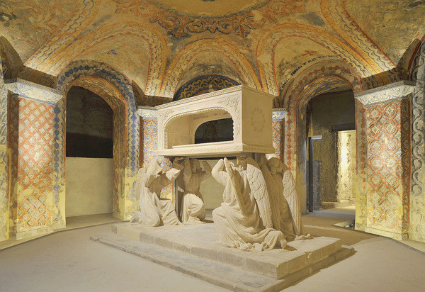 La crypte dome avec monument dedie dormition vierge 0 730 412